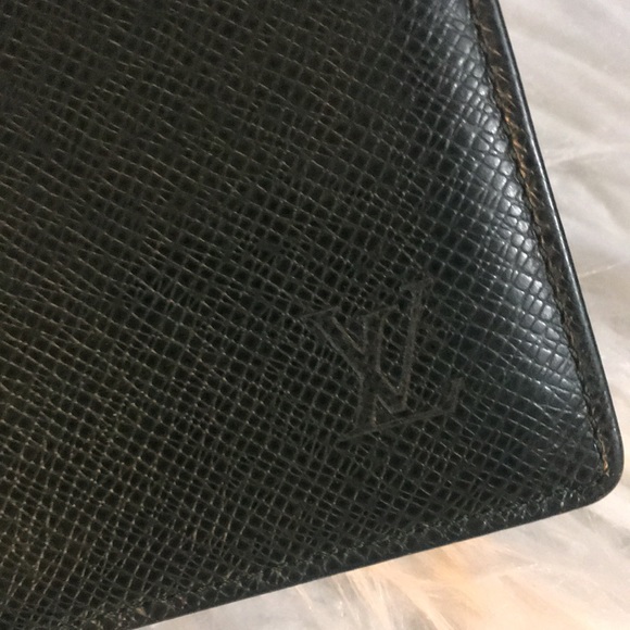 Authentic Louis Vuitton Epi Check Book Holder - Picture 7 of 15